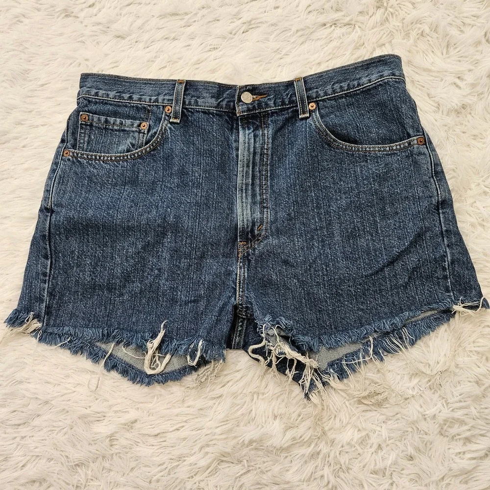 Levi's Women's Medium Blue Denim Raw Hem High Rise 505 Shorts. Size 36 - Picture 1 of 9